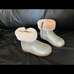 Kids girls baby UGG BOOTS size 7 , brand new, without box